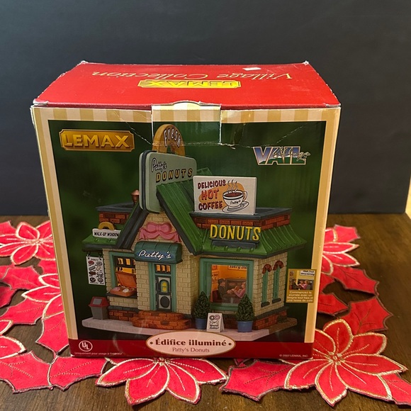 Lemax Patty's Donuts Building - Picture 11 of 12